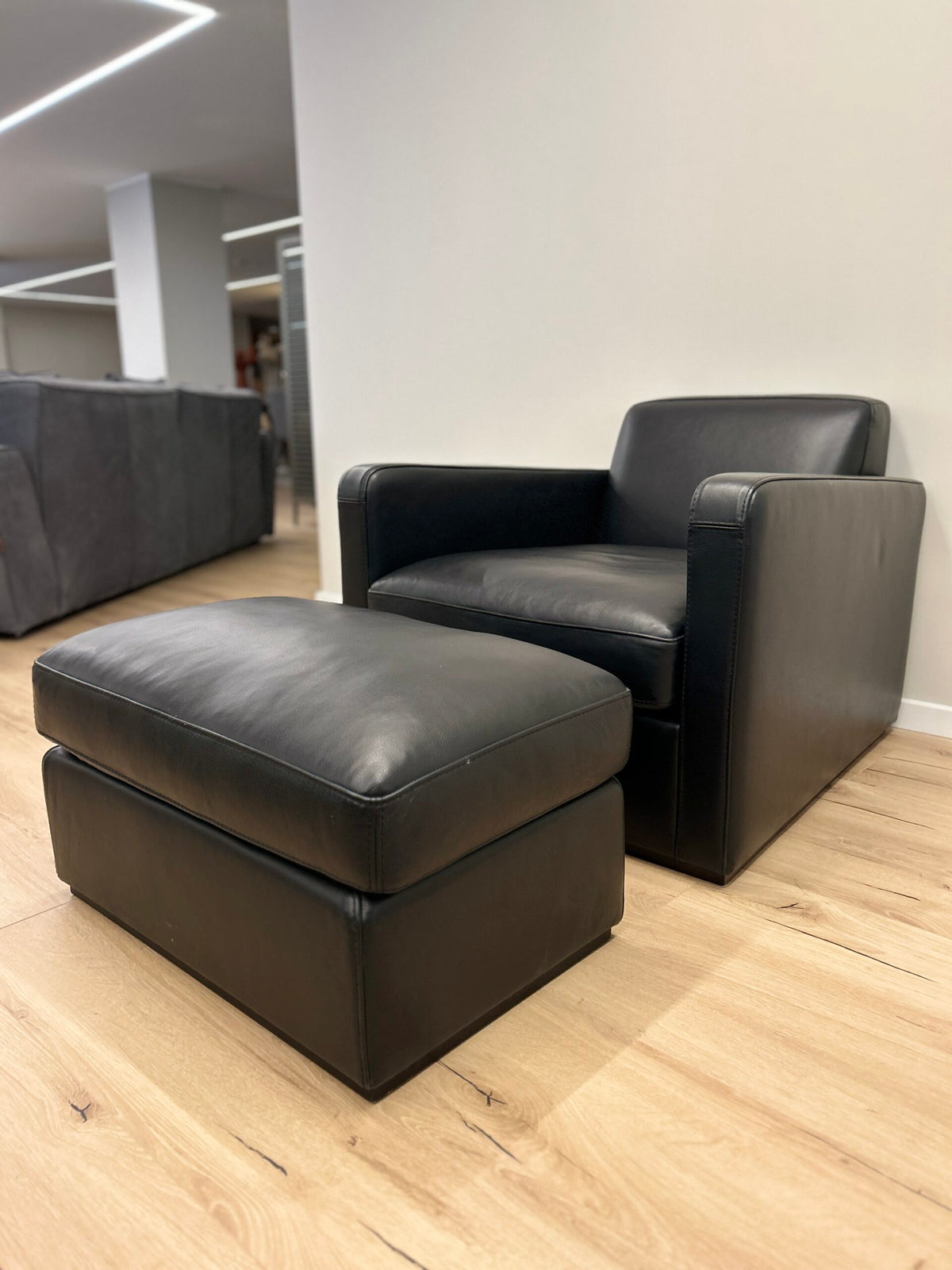 Poltrona e Pouff Jesse | Berta & Pouff - outlet Bensa Arredamenti, sconto 70%